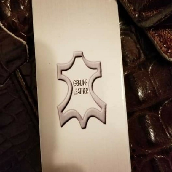 Marc Chantal Leather Purse - Picture 3 of 3